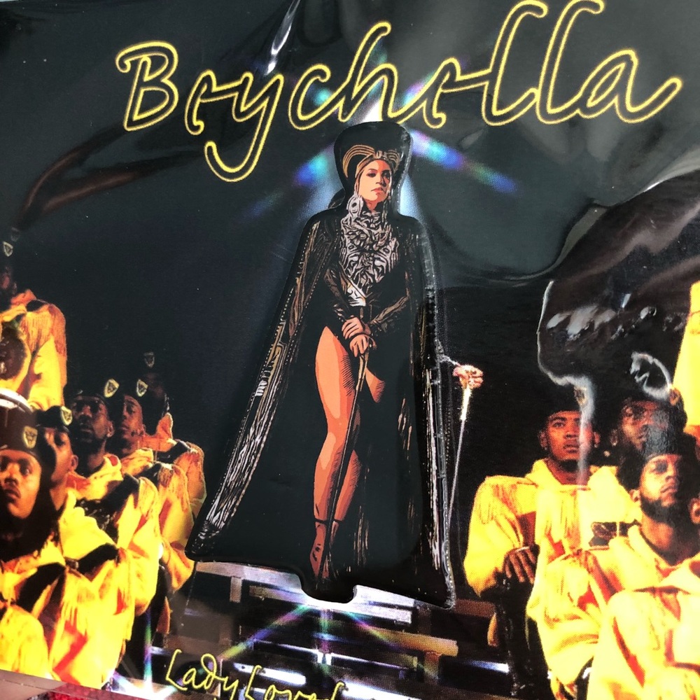 BEYONCÉ ENAMEL PIN